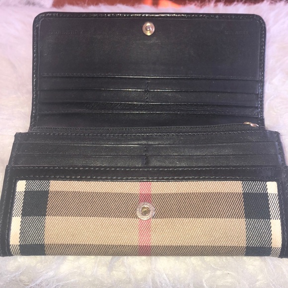 Authentic Burberry wallet - Picture 4 of 8